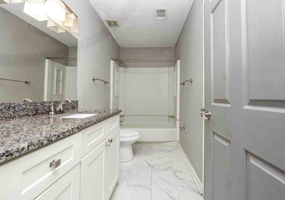 5031 Bell Dr Se - Photo 4 of 22