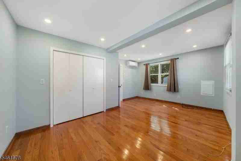166 Victor St Unit 2 - Photo 4 of 9