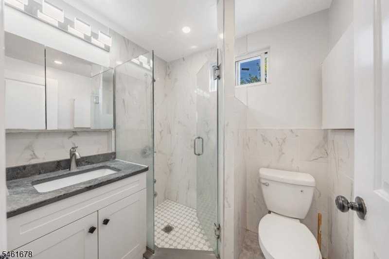 166 Victor St Unit 2 - Photo 7 of 9