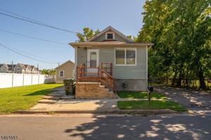 featured image of 166 Victor St Unit 1