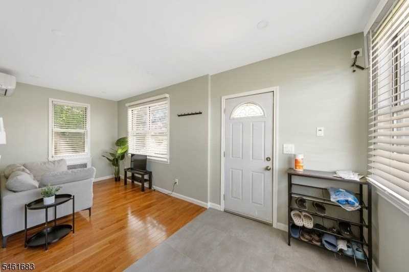 166 Victor St Unit 1 - Photo 3 of 21