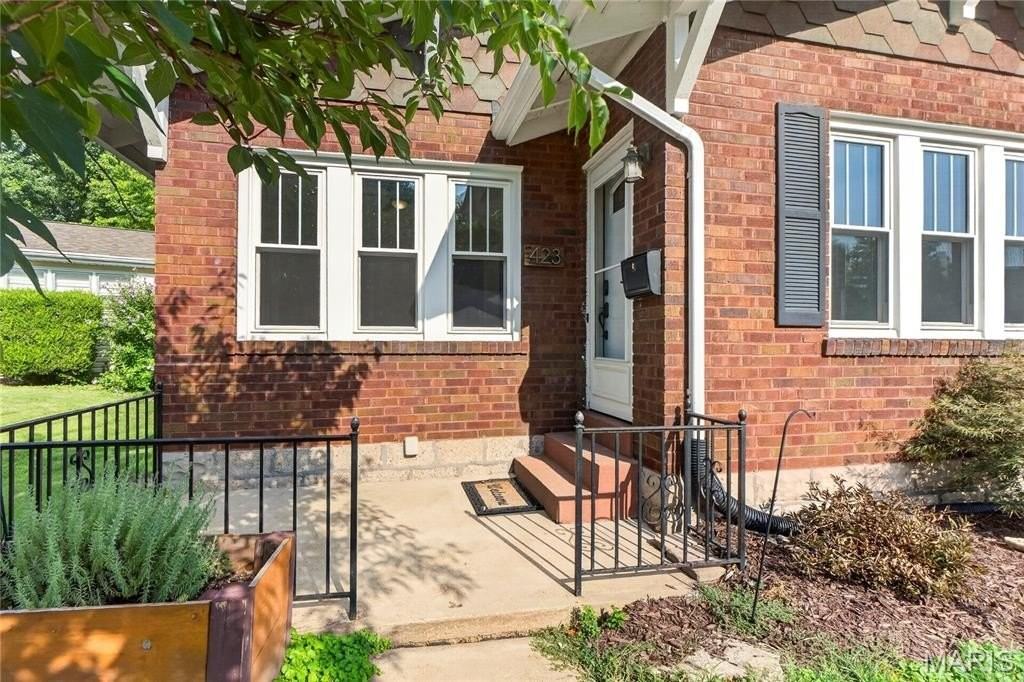 423 Heman Dr - Photo 2 of 18