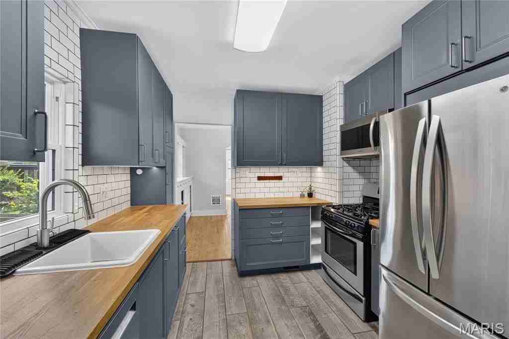 423 Heman Dr - Photo 3 of 18