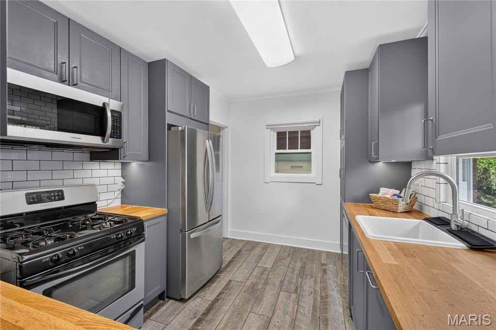 423 Heman Dr - Photo 4 of 18