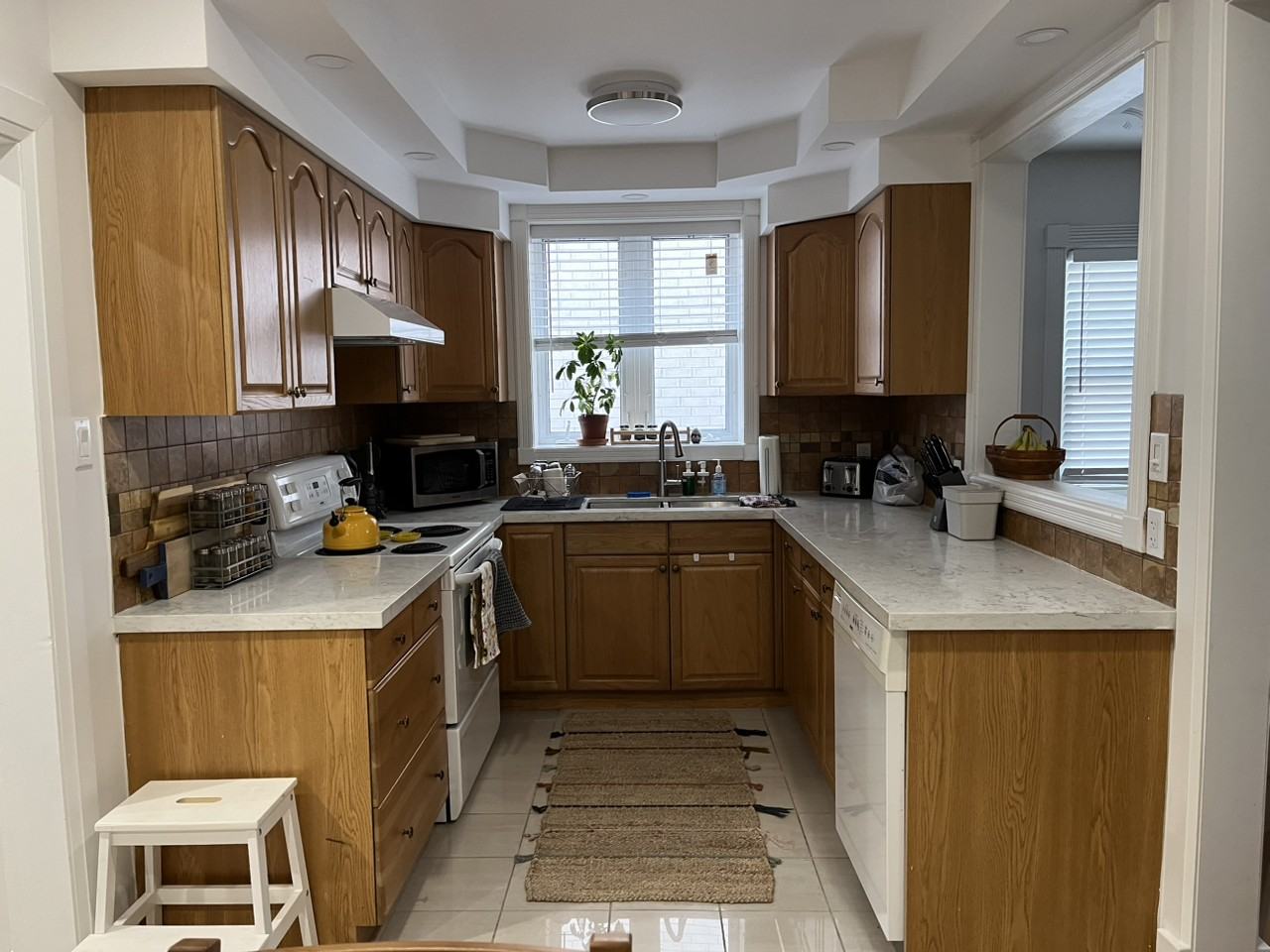 1691 Bathurst St - Photo 5 of 9