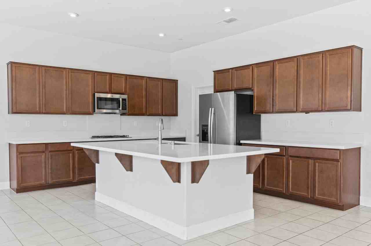 566 Albany St #NA - Photo 5 of 20