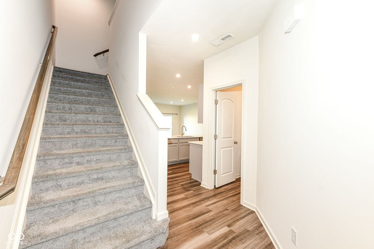 13533 Dewpoint Ln - Photo 5 of 33