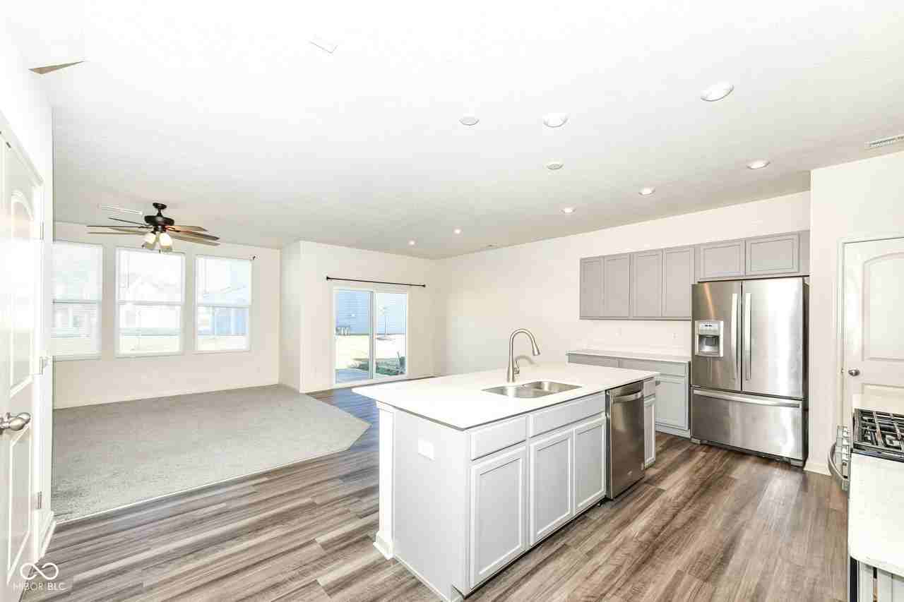 13533 Dewpoint Ln - Photo 6 of 33