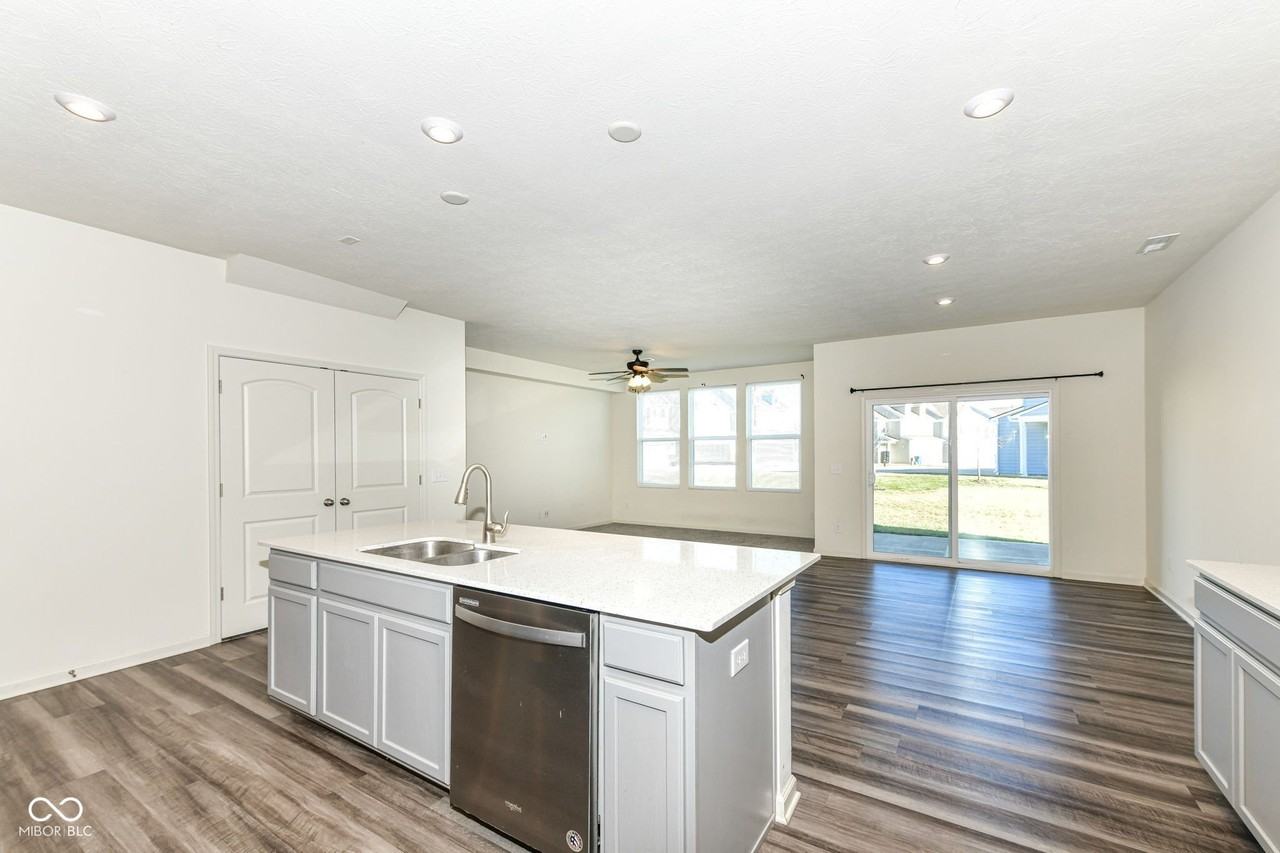 13533 Dewpoint Ln - Photo 7 of 33