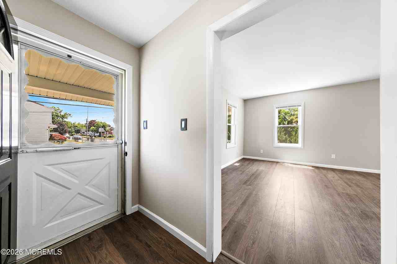 156 Main St - Photo 5 of 33