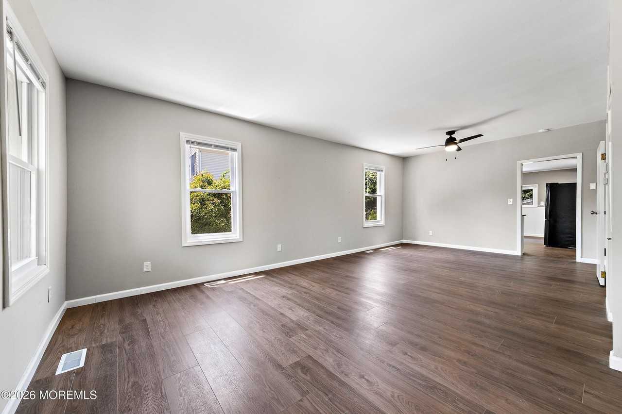 156 Main St - Photo 6 of 33