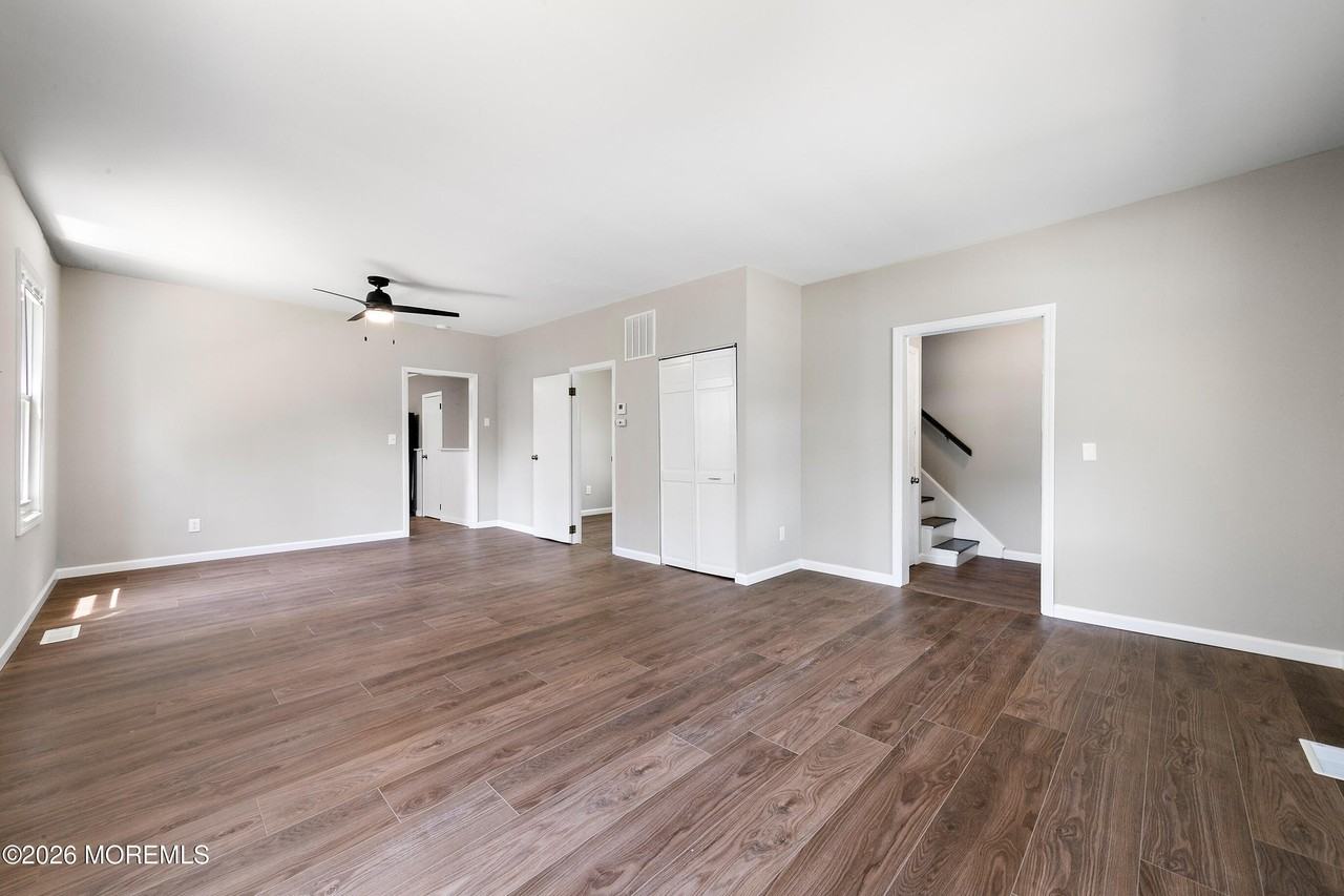 156 Main St - Photo 7 of 33