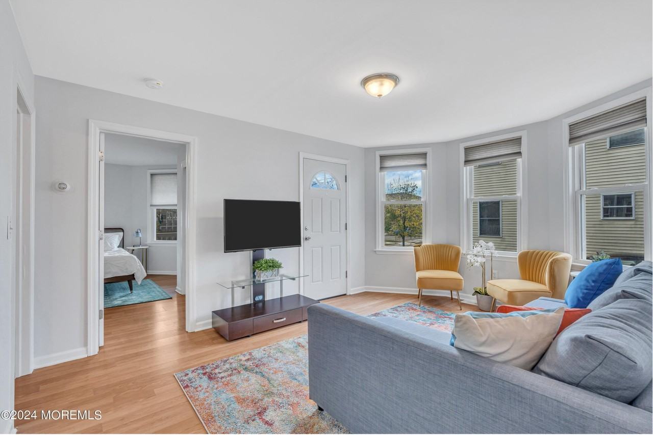 1203 Heck St - Photo 2 of 14