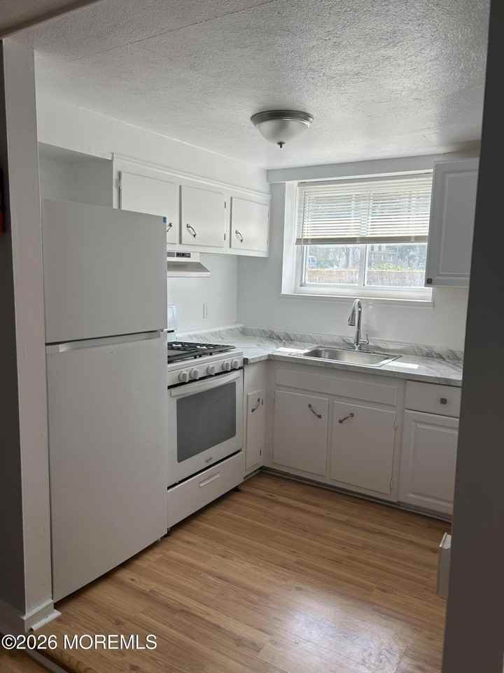 732 Ocean Ave #D - Photo 2 of 6