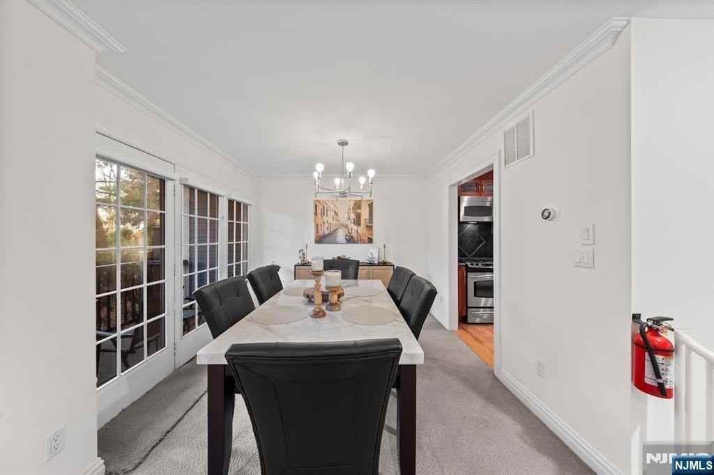 208 Cambridge Dr - Photo 5 of 32