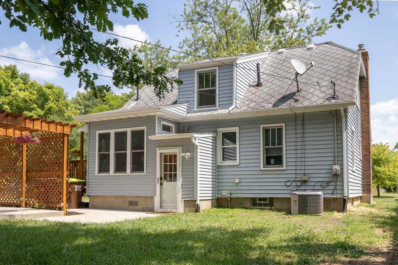 2562 Torrey Ave #1 - Photo 3 of 33
