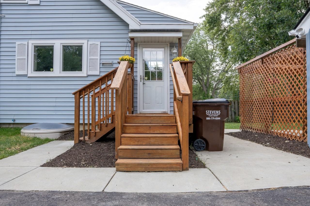 2562 Torrey Ave #1 - Photo 6 of 33