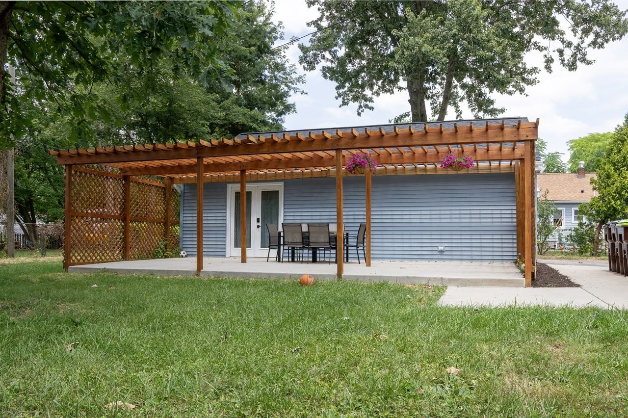2562 Torrey Ave #1 - Photo 7 of 33