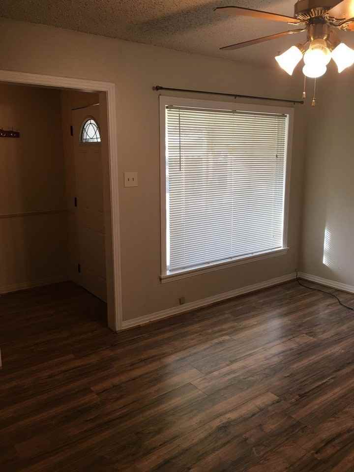 1009 Locust St - Photo 3 of 13
