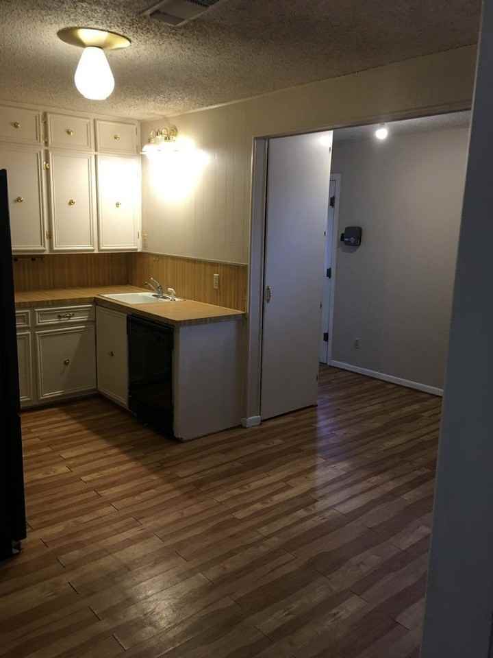 1009 Locust St - Photo 5 of 13