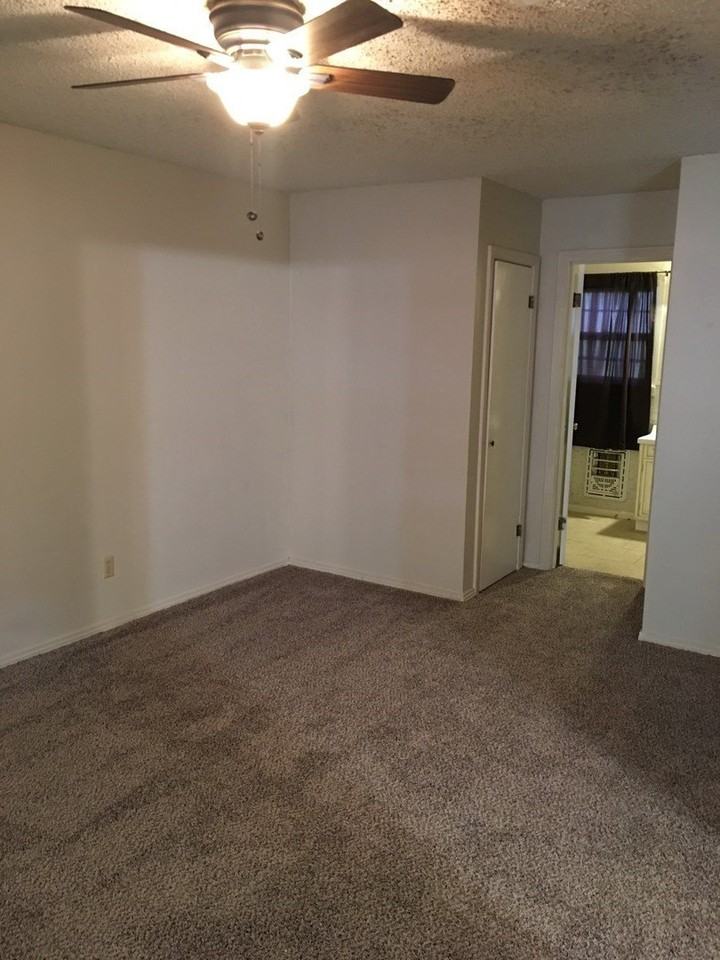 1009 Locust St - Photo 7 of 13