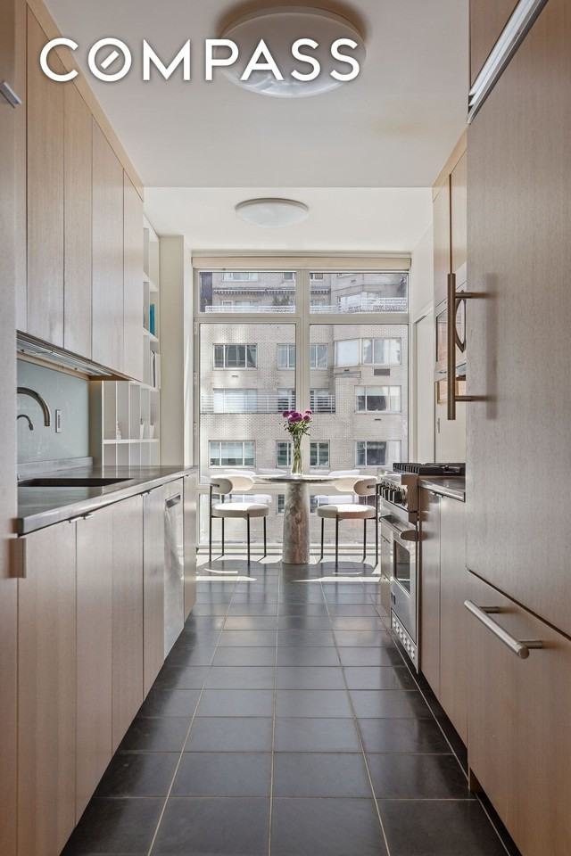 207 E 57th St #14B - Photo 3 of 7