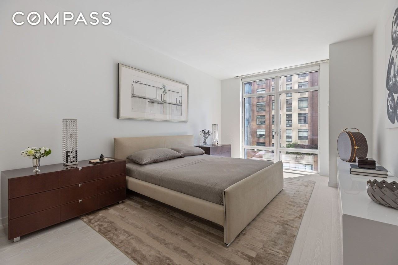 207 E 57th St #14B - Photo 4 of 7