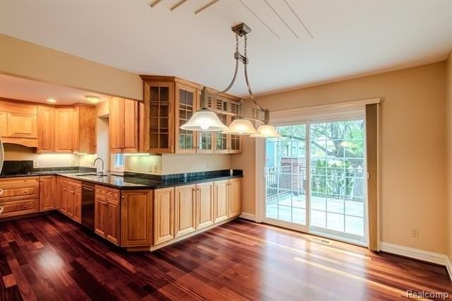 805 N Sherman Dr - Photo 3 of 23