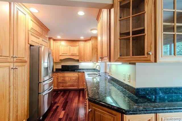 805 N Sherman Dr - Photo 5 of 23