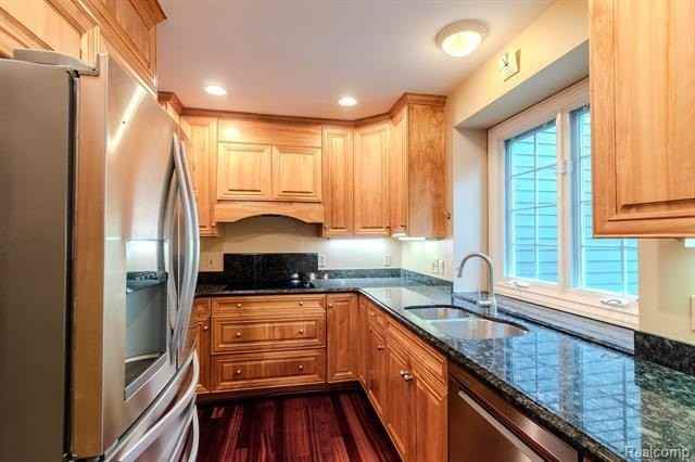 805 N Sherman Dr - Photo 6 of 23