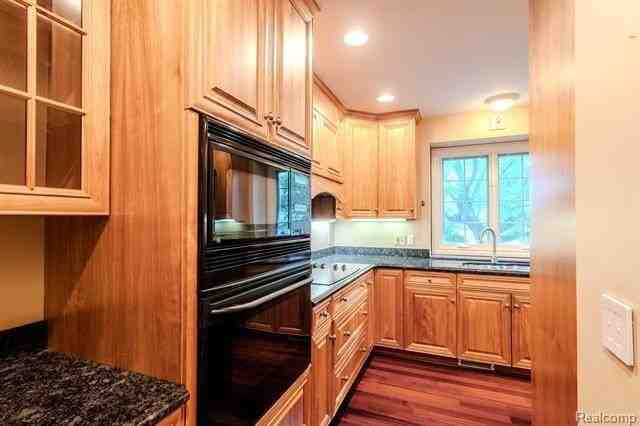 805 N Sherman Dr - Photo 7 of 23