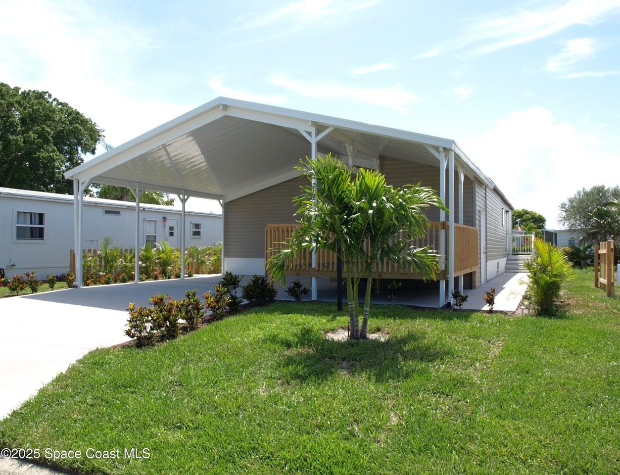 709 Lark Dr