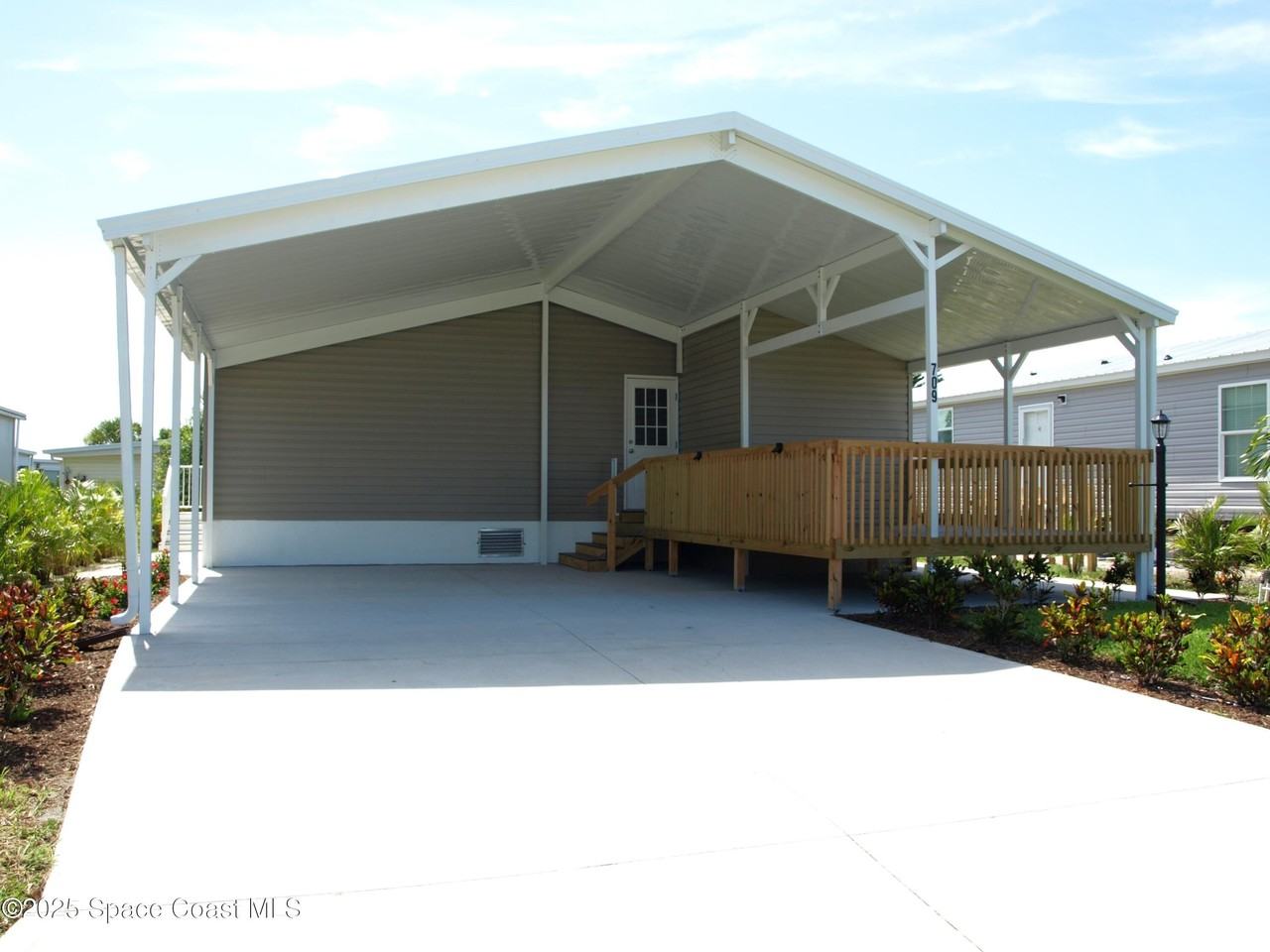 709 Lark Dr - Photo 3 of 50