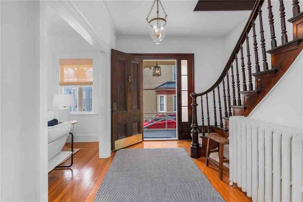 46 Corne St - Photo 3 of 37
