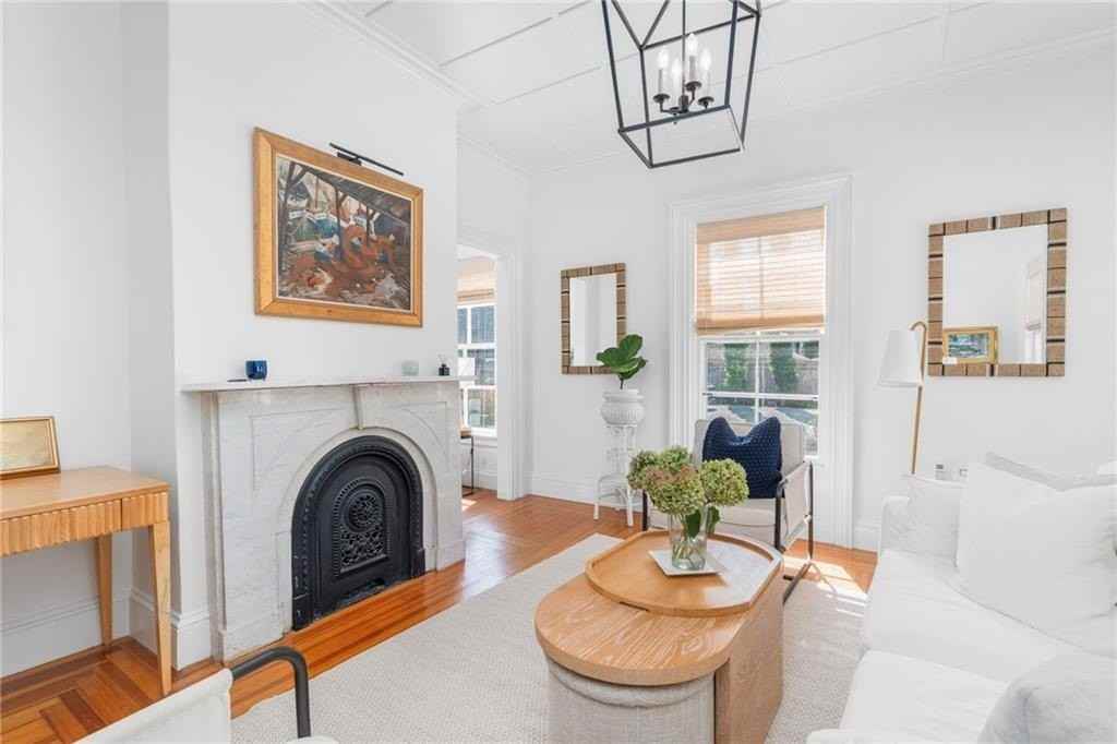 46 Corne St - Photo 4 of 37