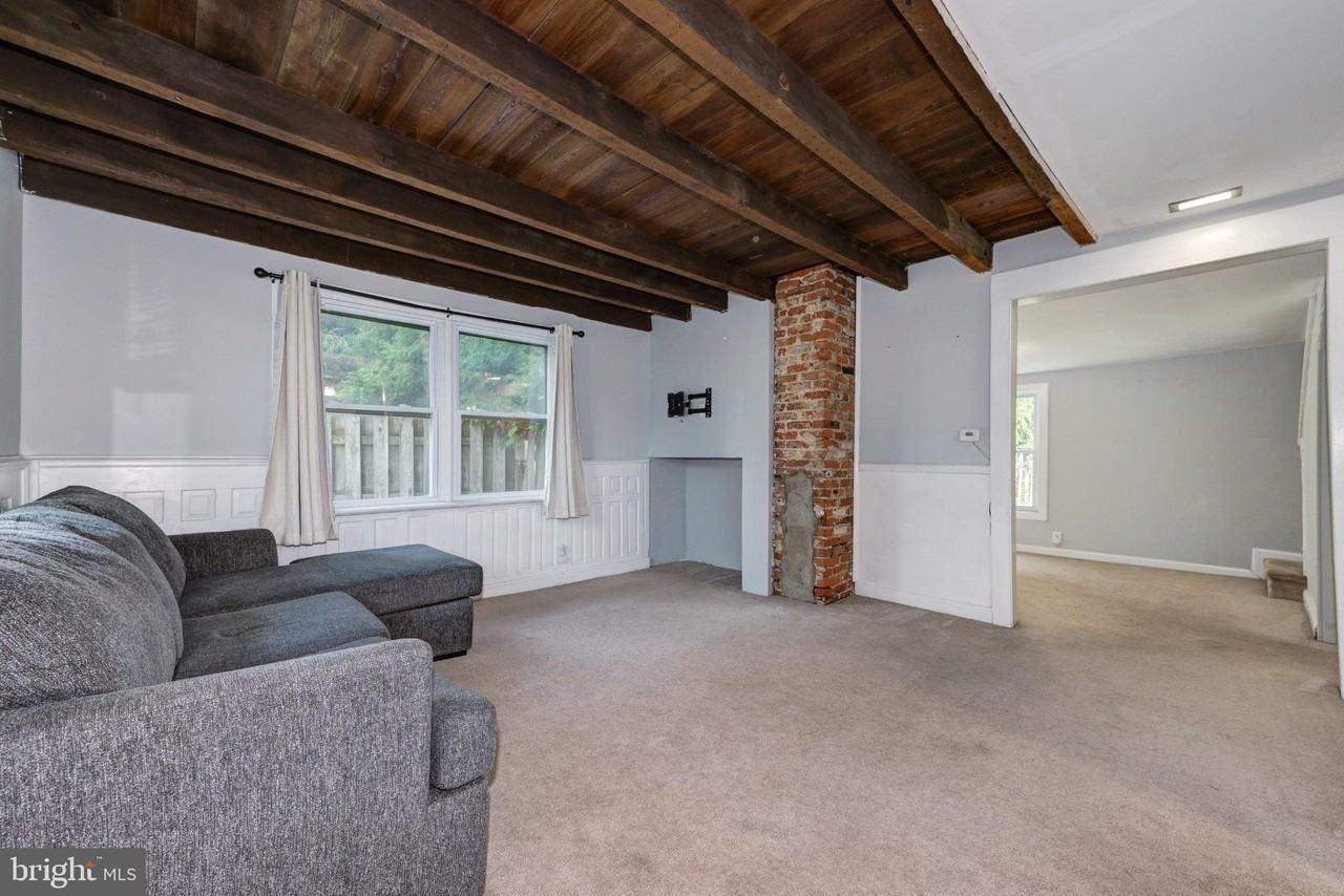 135 Potter St - Photo 6 of 31