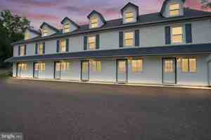 featured image of 806 W Main St #4