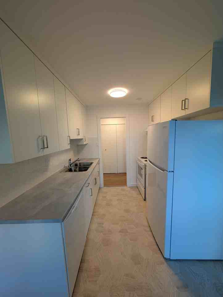 Pacific Manor - Photo 3 of 15