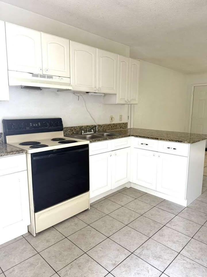 421 Ne 26th Ct - Photo 4 of 14