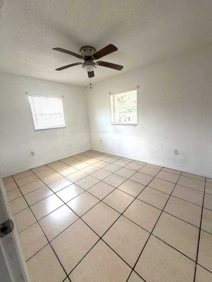 421 Ne 26th Ct - Photo 5 of 14