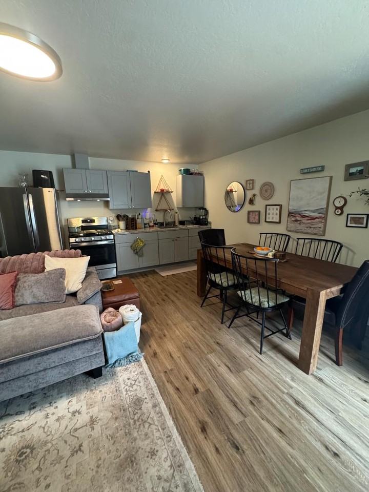9520 Mill Street - Photo 5 of 10