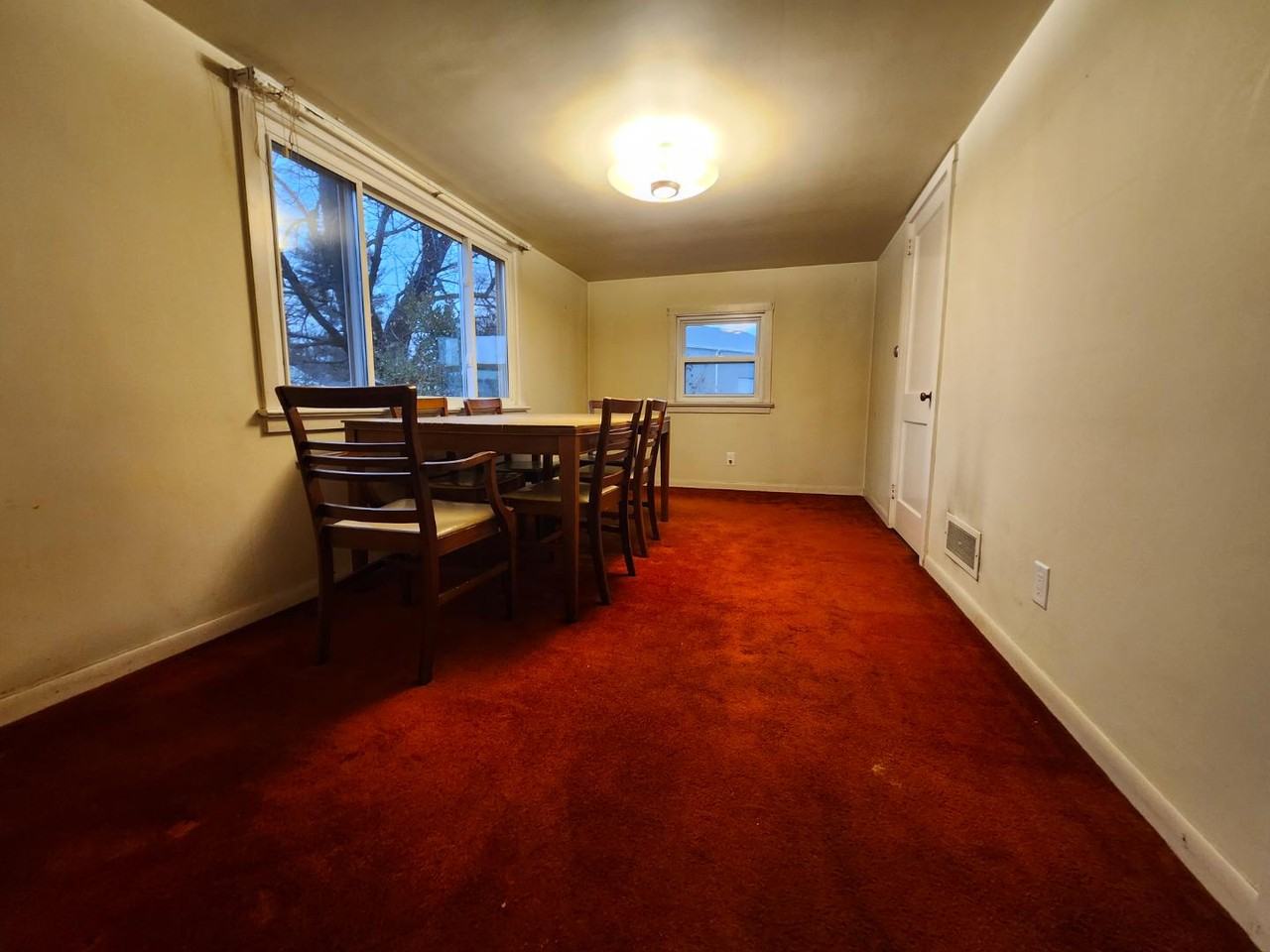223 Howard St - Photo 5 of 16