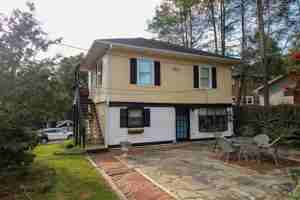 featured image of 147 Edgewood Rd
