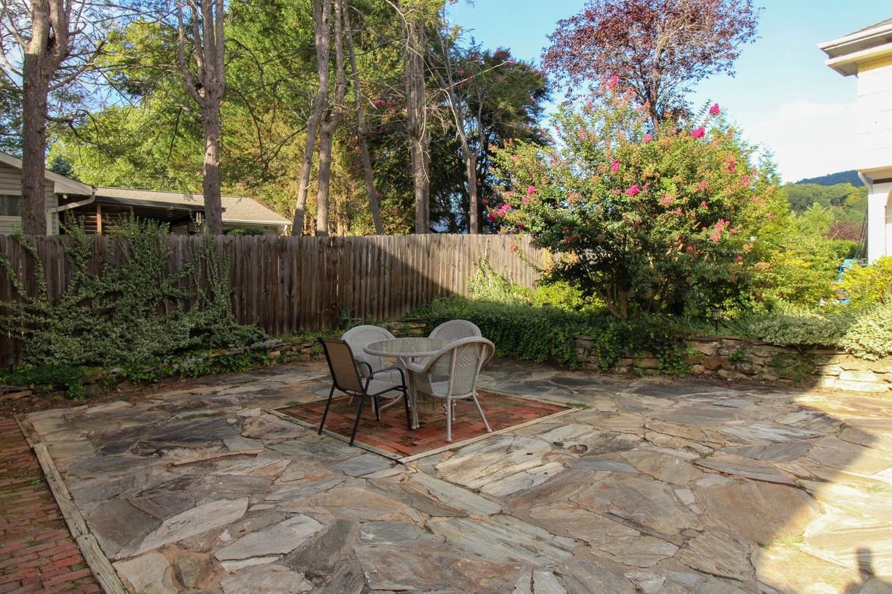147 Edgewood Rd - Photo 5 of 13
