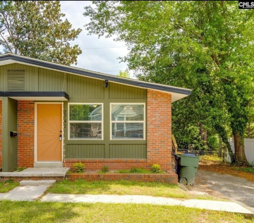 2742 Montgomery Ave - Photo 2 of 11