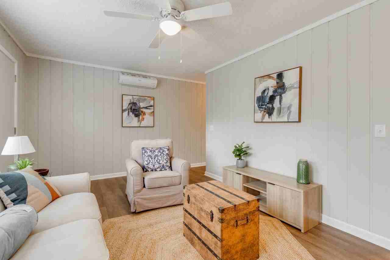 2742 Montgomery Ave - Photo 3 of 11