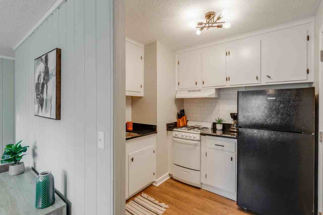 2742 Montgomery Ave - Photo 4 of 11