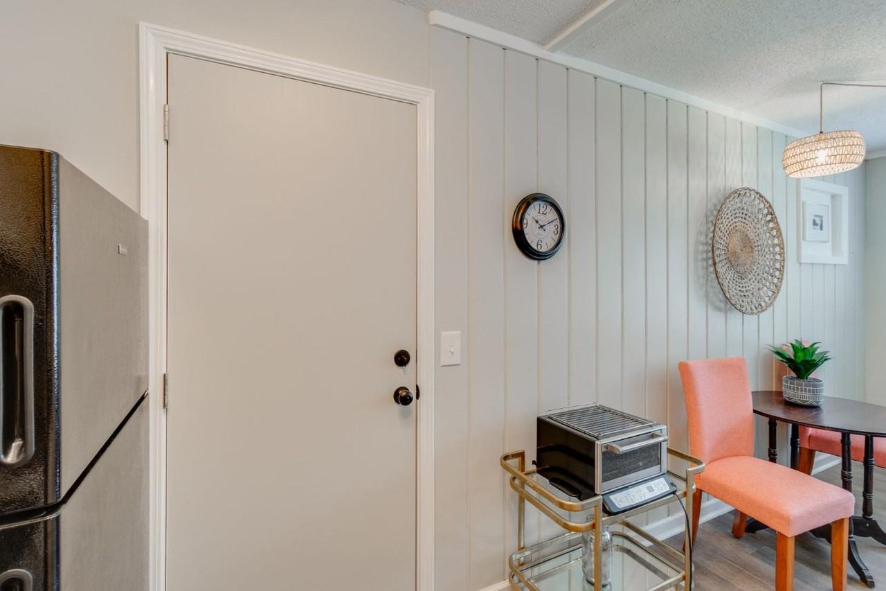 2742 Montgomery Ave - Photo 7 of 11