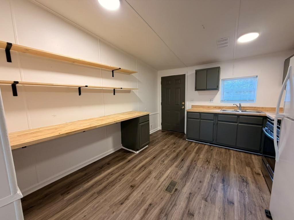 520 / 522  9th Street Southwest (I) - Photo 3 of 10