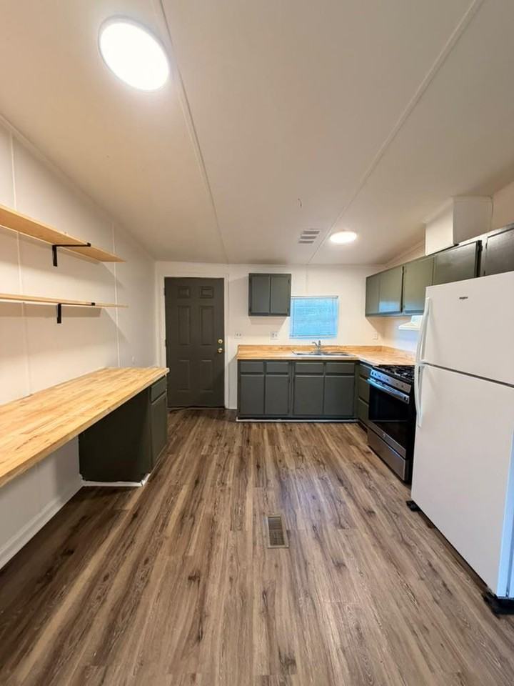 520 / 522  9th Street Southwest (I) - Photo 4 of 10